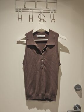 Sleeveless Polo Sweater - M